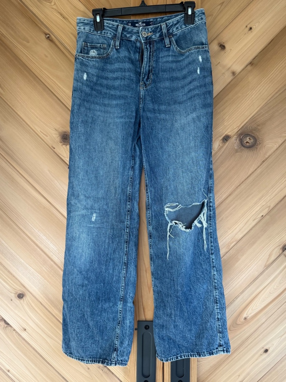Hollister- Distressed Wide-Leg Jeans